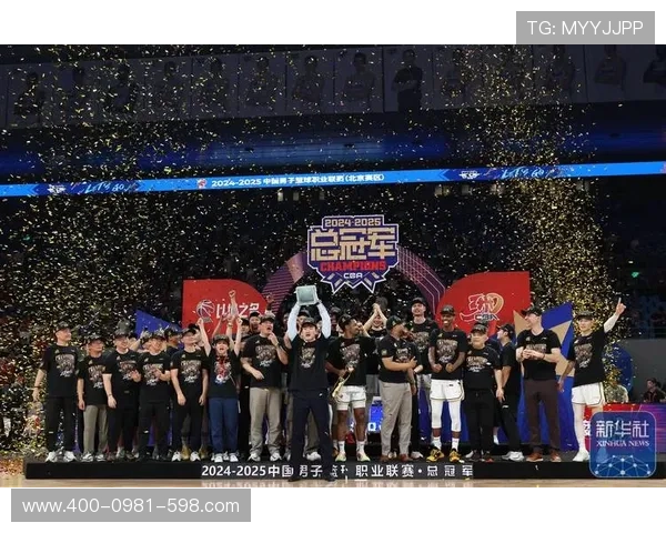 青岛国信制药对阵浙江方兴渡 杨瀚森精彩集锦助力球队争夺季后赛荣耀